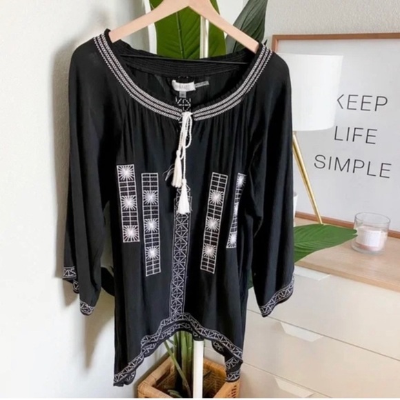 Paparazzi Black Embroidered Tassel Boho Top
Blouse Size Medium - Picture 4 of 15